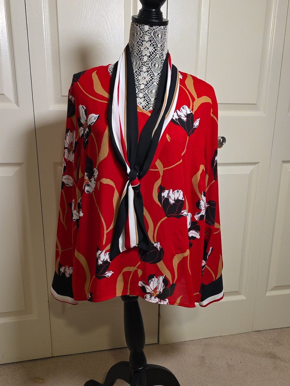 Liz Claiborne Red Floral Long-Sleeve Blouse with Scarf
